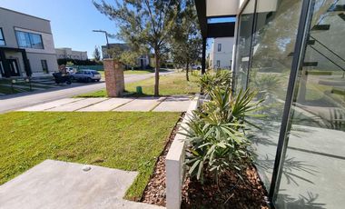 Venta Casa a estrenar en Brisas de Adrogué