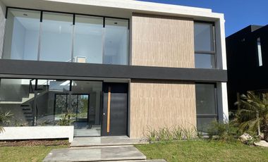 Venta Casa a estrenar en Brisas de Adrogué