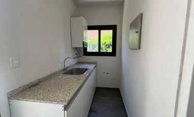 CASA EN VENTA CON RENTA - HARAS SANTA MARIA OPORTUNIDAD