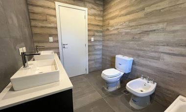 CASA EN VENTA CON RENTA - HARAS SANTA MARIA OPORTUNIDAD