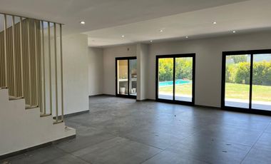 CASA EN VENTA CON RENTA - HARAS SANTA MARIA OPORTUNIDAD