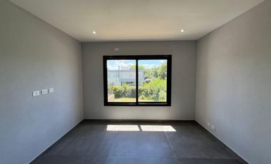 CASA EN VENTA CON RENTA - HARAS SANTA MARIA OPORTUNIDAD