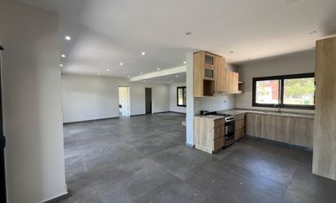 CASA EN VENTA CON RENTA - HARAS SANTA MARIA OPORTUNIDAD