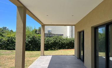 CASA EN VENTA CON RENTA - HARAS SANTA MARIA OPORTUNIDAD