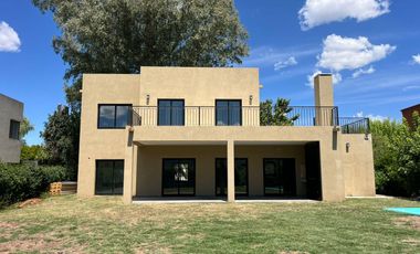 CASA EN VENTA CON RENTA - HARAS SANTA MARIA OPORTUNIDAD