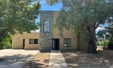 CASA EN VENTA CON RENTA - HARAS SANTA MARIA OPORTUNIDAD