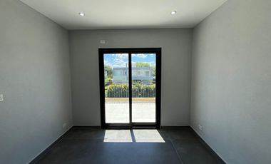 CASA EN VENTA CON RENTA - HARAS SANTA MARIA OPORTUNIDAD
