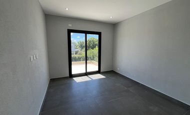 CASA EN VENTA CON RENTA - HARAS SANTA MARIA OPORTUNIDAD