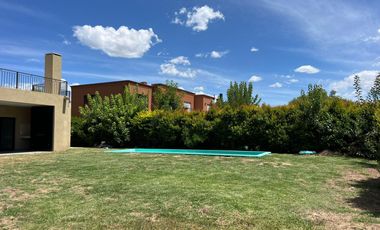 CASA EN VENTA CON RENTA - HARAS SANTA MARIA OPORTUNIDAD