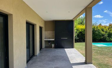 CASA EN VENTA CON RENTA - HARAS SANTA MARIA OPORTUNIDAD