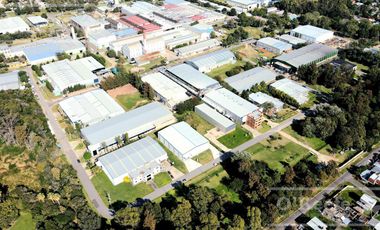 ALQUILER GALPÓN A ESTRENAR DE 1200 M2 EN PARQUE INDUSTRIAL PLATANOS