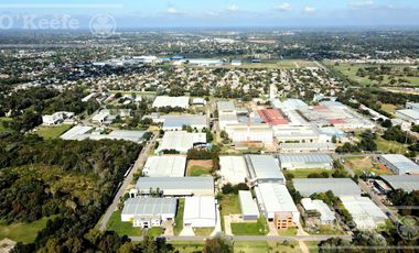 ALQUILER GALPÓN A ESTRENAR DE 1200 M2 EN PARQUE INDUSTRIAL PLATANOS