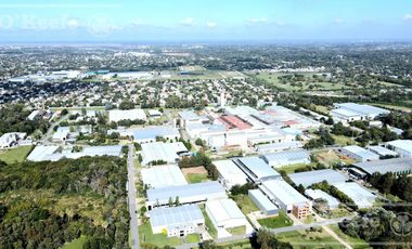 ALQUILER GALPÓN A ESTRENAR DE 1200 M2 EN PARQUE INDUSTRIAL PLATANOS