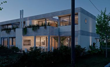 Venta Casa 2 plantas de 2 dormitorios, cochera, parrillero y jardín en Alvear