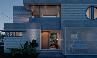 Venta Casa 2 plantas de 2 dormitorios, cochera, parrillero y jardín en Alvear