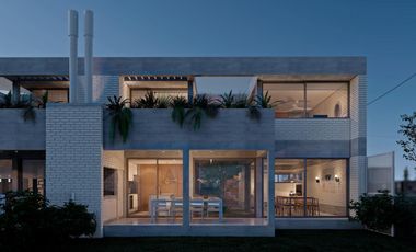 Venta Casa 2 plantas de 2 dormitorios, cochera, parrillero y jardín en Alvear