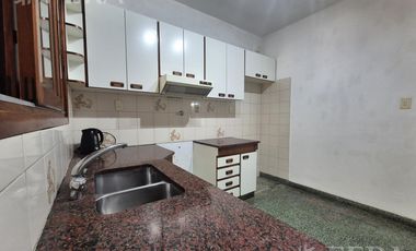 Venta casa 3 ambientes con cochera en Monte Chingolo
