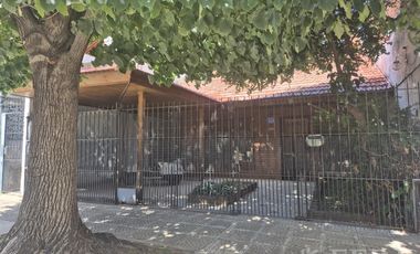 Venta casa 3 ambientes con cochera en Monte Chingolo