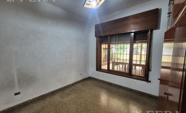 Venta casa 3 ambientes con cochera en Monte Chingolo