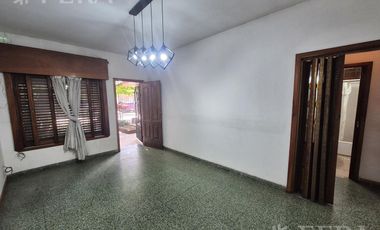 Venta casa 3 ambientes con cochera en Monte Chingolo