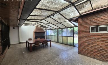 Venta casa 3 ambientes con cochera en Monte Chingolo