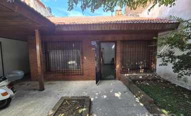 Venta casa 3 ambientes con cochera en Monte Chingolo