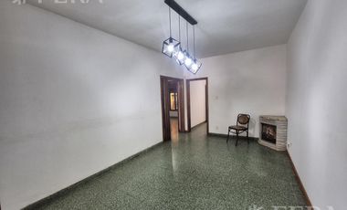 Venta casa 3 ambientes con cochera en Monte Chingolo