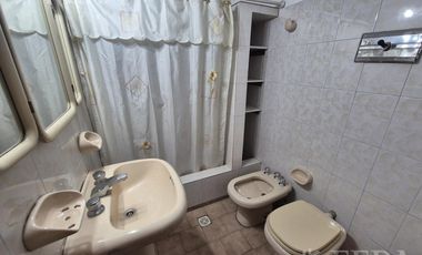 Venta casa 3 ambientes con cochera en Monte Chingolo
