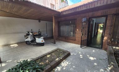 Venta casa 3 ambientes con cochera en Monte Chingolo