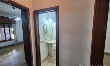 Venta casa 3 ambientes con cochera en Monte Chingolo