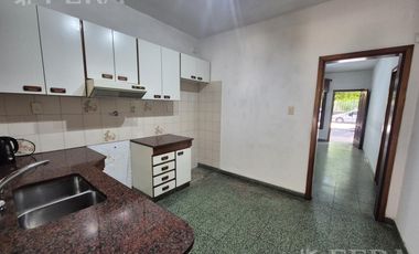 Venta casa 3 ambientes con cochera en Monte Chingolo