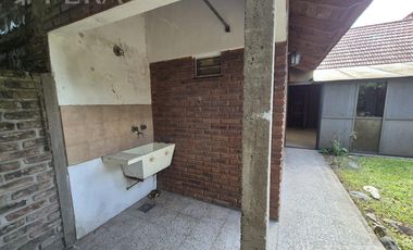 Venta casa 3 ambientes con cochera en Monte Chingolo