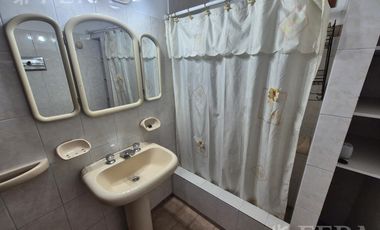Venta casa 3 ambientes con cochera en Monte Chingolo