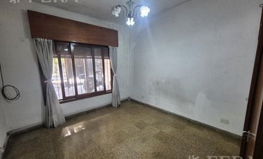 Venta casa 3 ambientes con cochera en Monte Chingolo