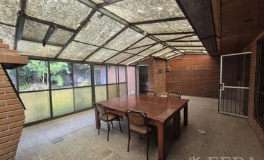 Venta casa 3 ambientes con cochera en Monte Chingolo