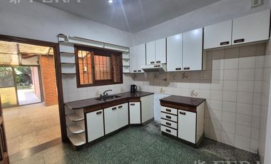 Venta casa 3 ambientes con cochera en Monte Chingolo