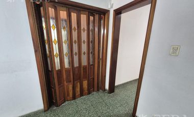 Venta casa 3 ambientes con cochera en Monte Chingolo