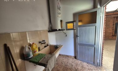 Venta casa 3 ambientes con cochera en Monte Chingolo