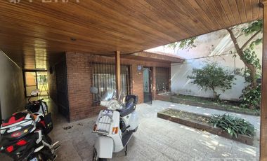 Venta casa 3 ambientes con cochera en Monte Chingolo