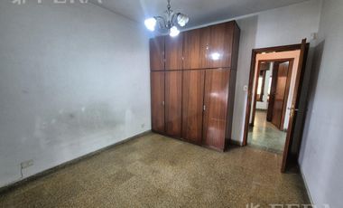 Venta casa 3 ambientes con cochera en Monte Chingolo