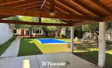 ALQUILER Casa Dos Plantas con Pileta sobre Graham Bell - Paso Del Rey