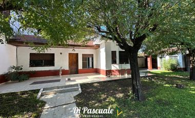 ALQUILER Casa Dos Plantas con Pileta sobre Graham Bell - Paso Del Rey