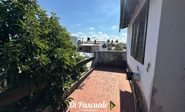 ALQUILER Casa Dos Plantas con Pileta sobre Graham Bell - Paso Del Rey