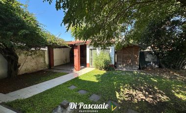 ALQUILER Casa Dos Plantas con Pileta sobre Graham Bell - Paso Del Rey