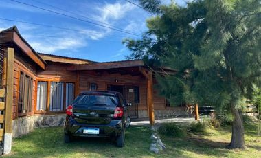 Casa en Parque Sicardi con gran parque y pileta