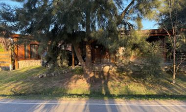 Casa en Parque Sicardi con gran parque y pileta