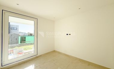 Venta casa 4 ambientes a estrenar con jardín y piscina en Prados del Oeste 1.