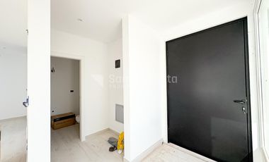 Venta casa 4 ambientes a estrenar con jardín y piscina en Prados del Oeste 1.