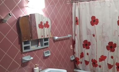 Casa + local comercial en V. Angela-Chaco