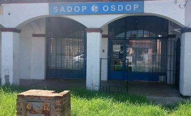DOS LOCALES EXCLUSIVO PROFESIONALES A METROS DE ESTACION Y DE LA RUTA